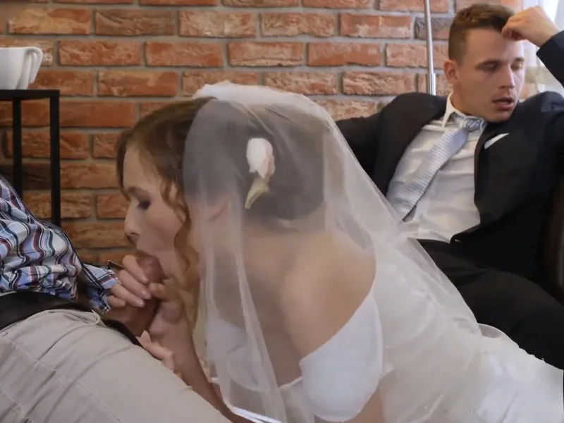 Phim  Sex Cô dâu vụng trộm với trai ngay trước mặt ông chồng mới cưới