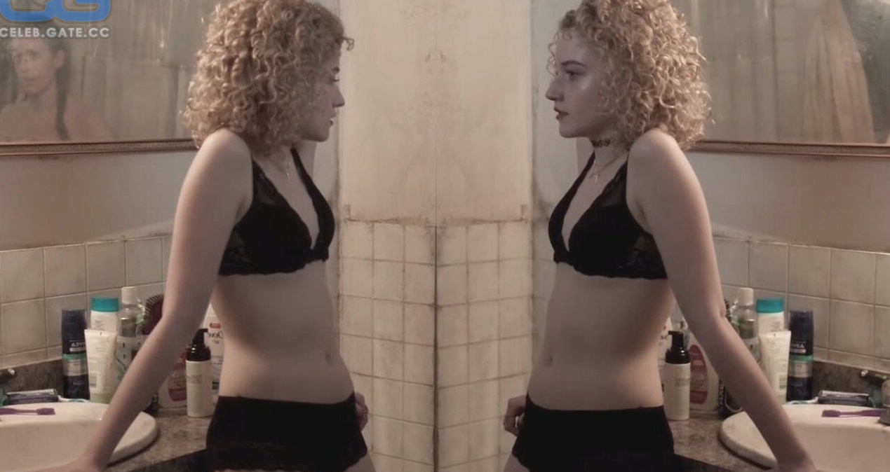 Julia Garner