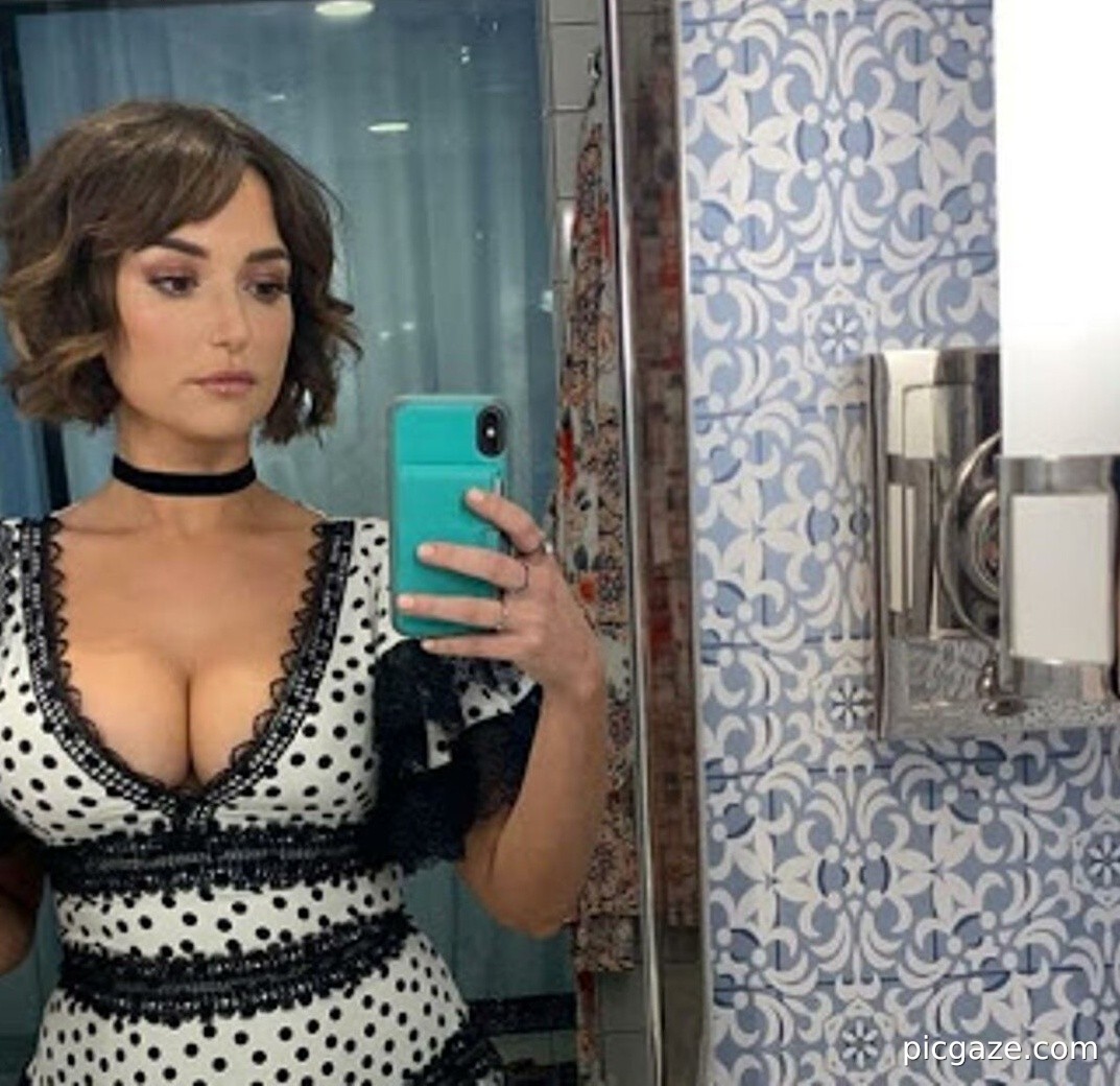 Milana Vayntrub