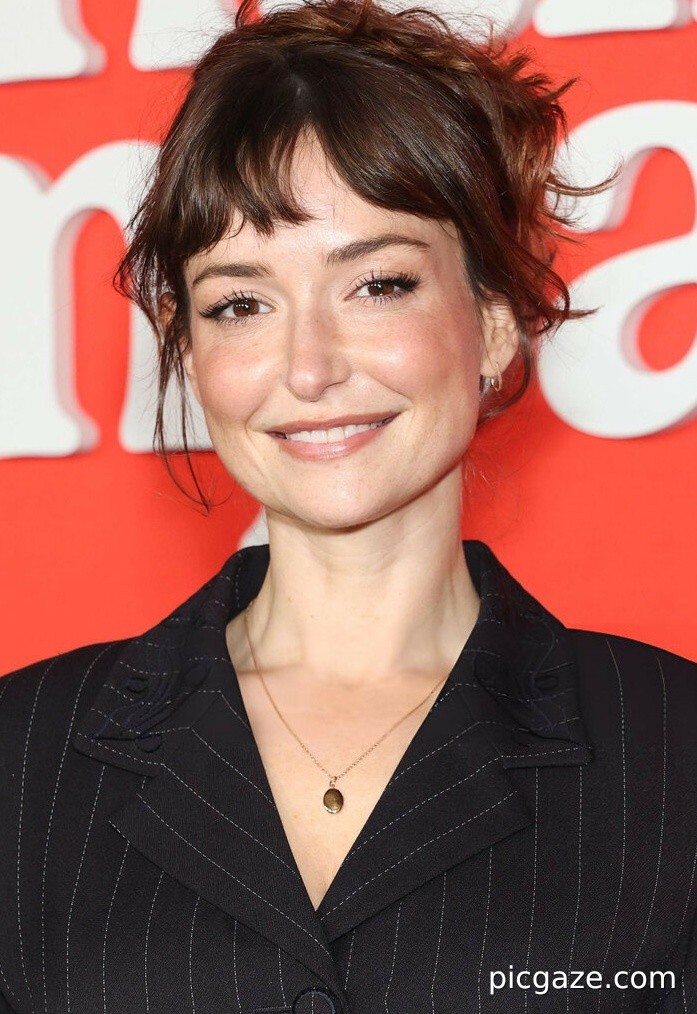 Milana Vayntrub