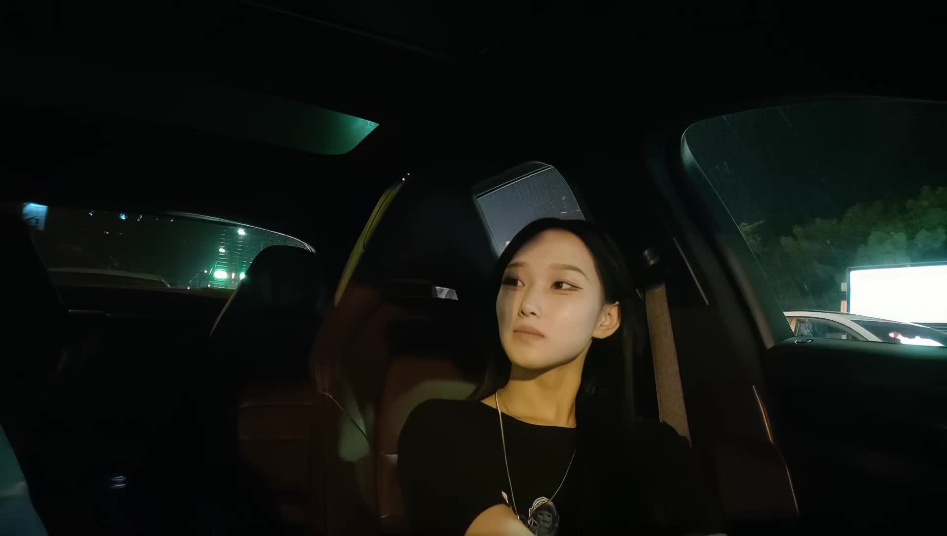 泡良大神，漂亮小姐姐豪車上好開心，酒店開房激情啪啪，小騷貨花樣多啥都懂