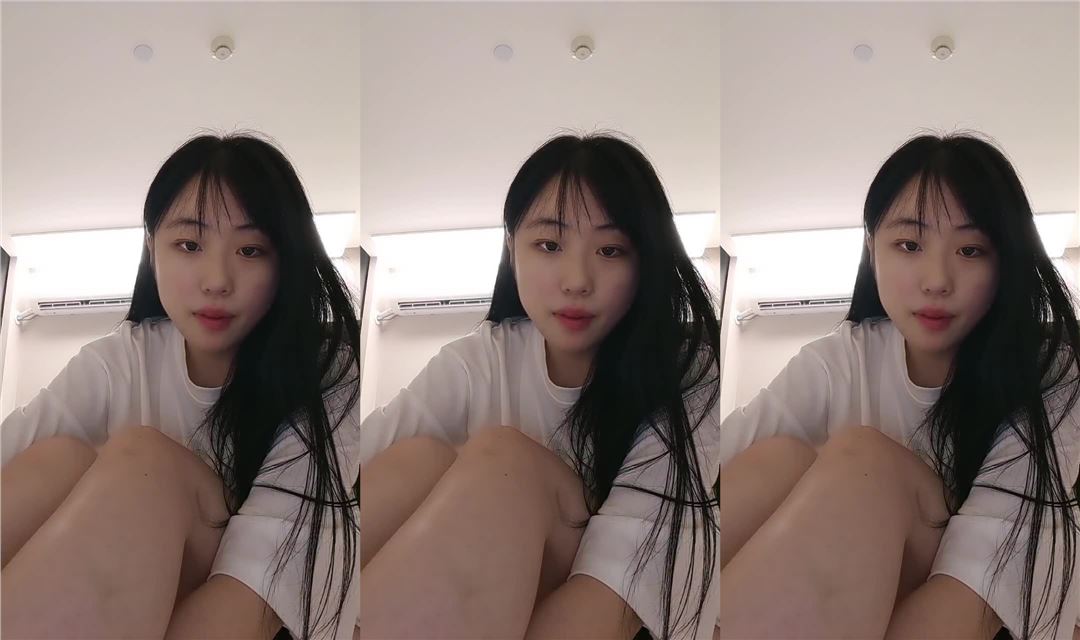 00後真巨乳甜美妹子情侶無套實戰 第三部