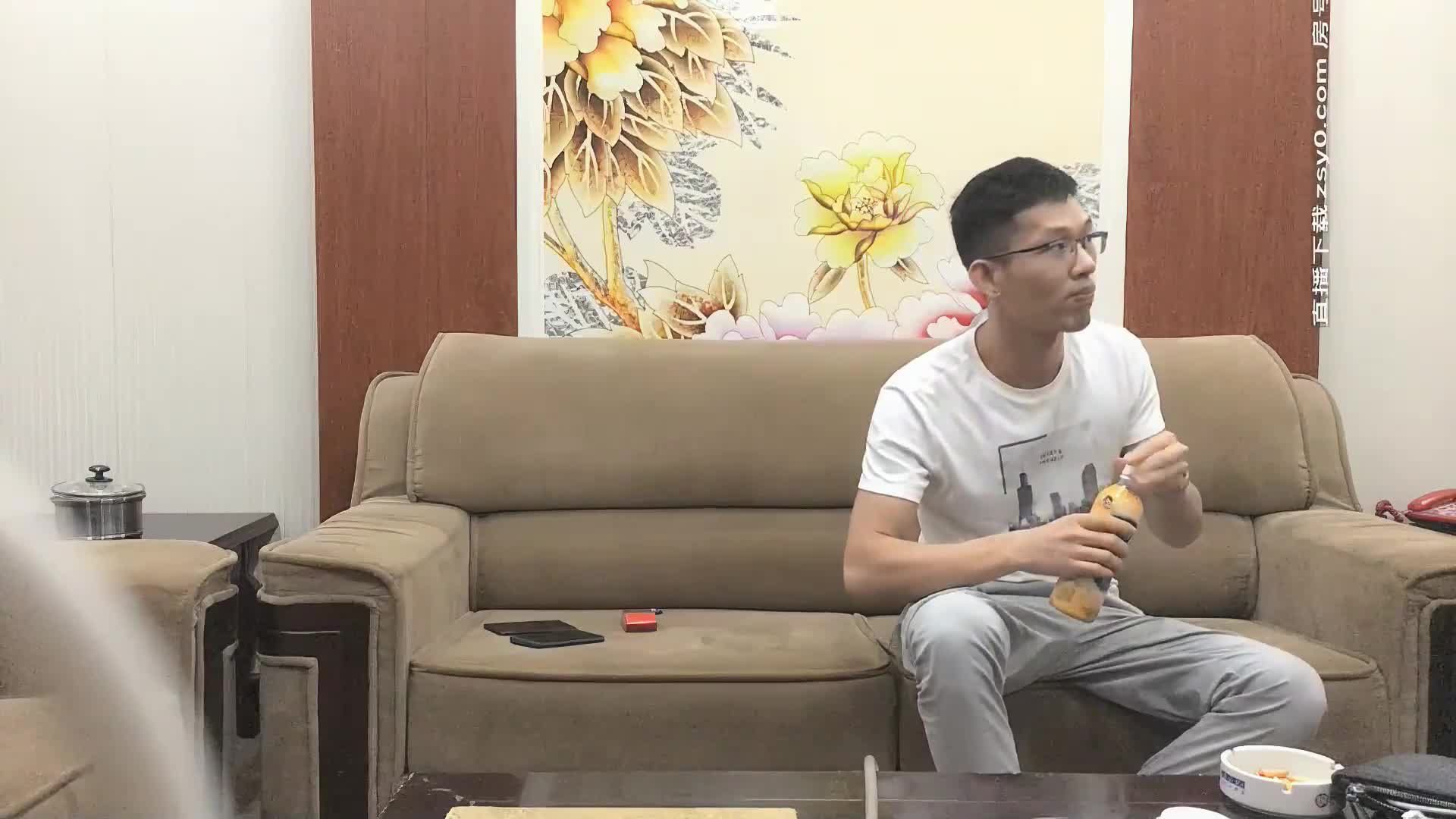 【鴨哥探花】約了個性感少婦啪啪穿上連體網襪後入猛操