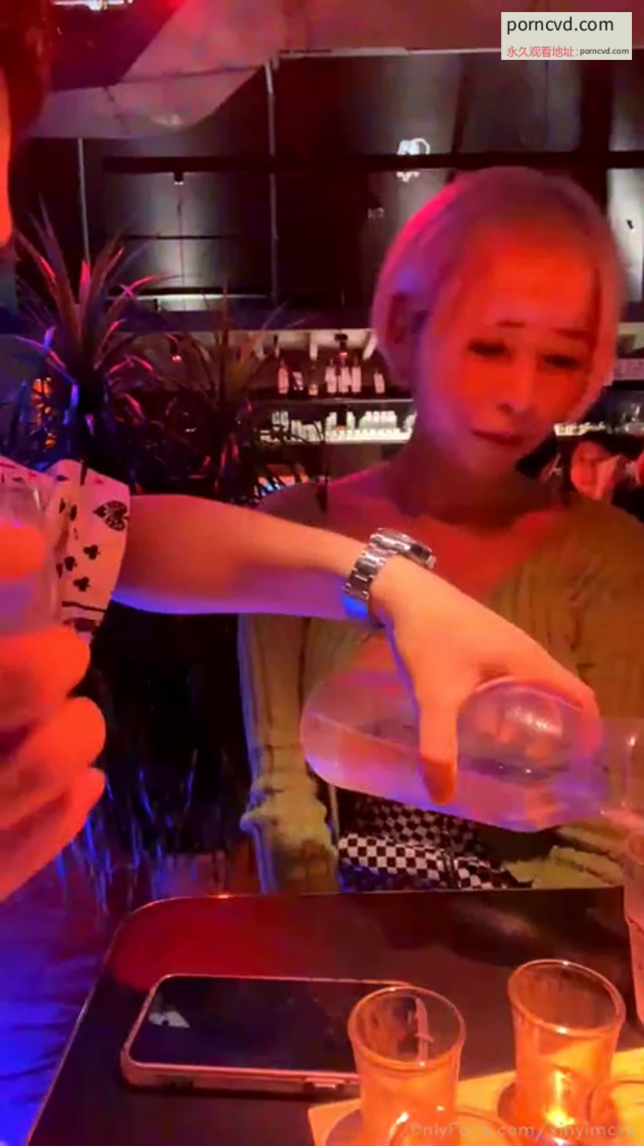 台灣自拍：信義趙又廷酒吧勾引巨乳模特綺綺激戰高潮 Part1