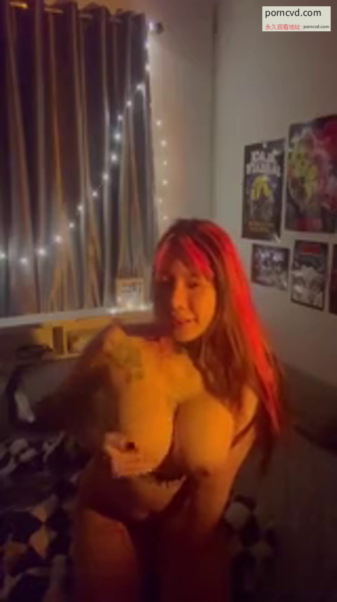 台灣自拍：馬來西亞巨乳正妹在家口交無套猛烈激情