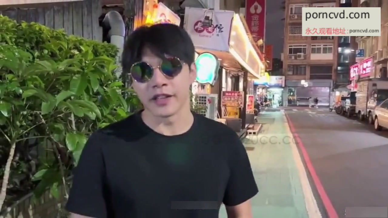 台灣自拍妹子隨機配對被幹咬嘴唇高潮不斷