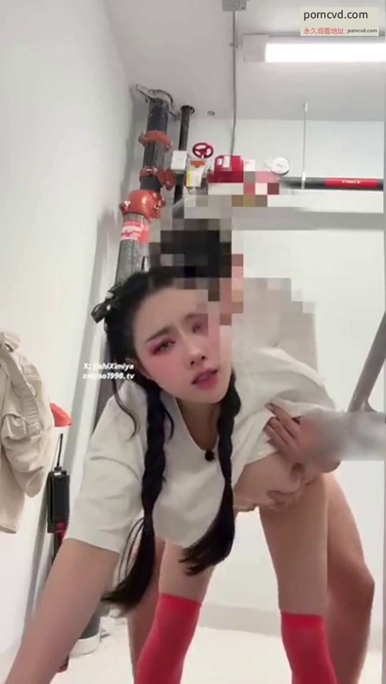 台灣自拍TWZP 樓梯野戰 被保全當場撞見超刺激