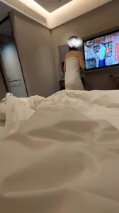 臺灣白嫩少婦又來找我開房，差點被發現