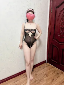 爆乳戰袍人妻自拍外流片完整版