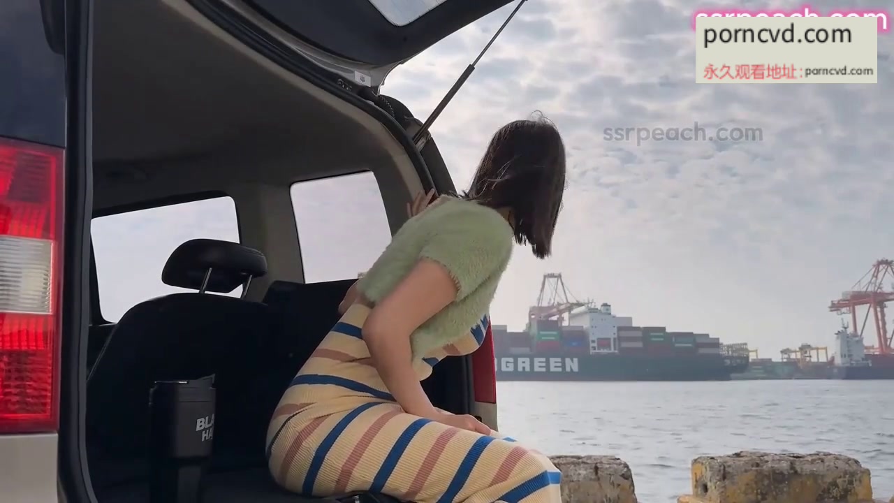 台灣AV外流美臀部落客Ellie與嫂嫂車上偷情實錄