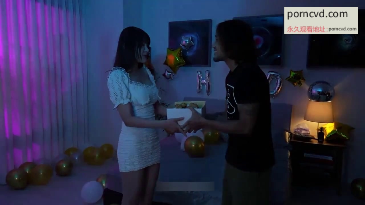 22歲台灣美乳恩恩慶生派對6P多人激戰無碼影片