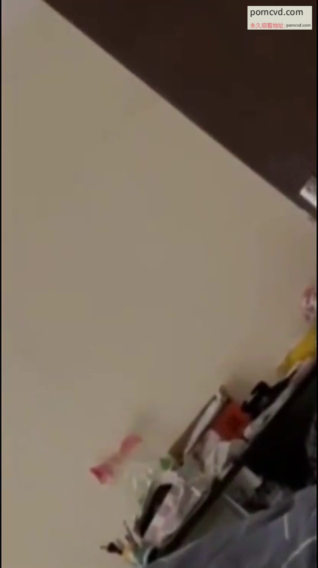 台灣校花自拍外流 高挑美腿富人私密玩樂影片