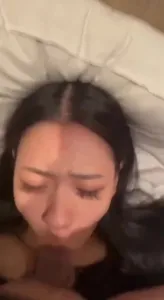 口交深喉影片 女友被男友大屌插到流淚