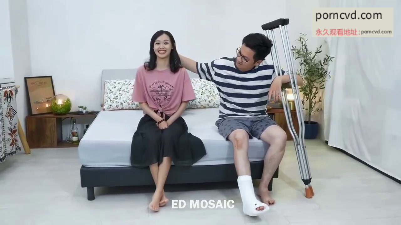台灣24歲苗條女友3P性愛初體驗ED Mosaic影片