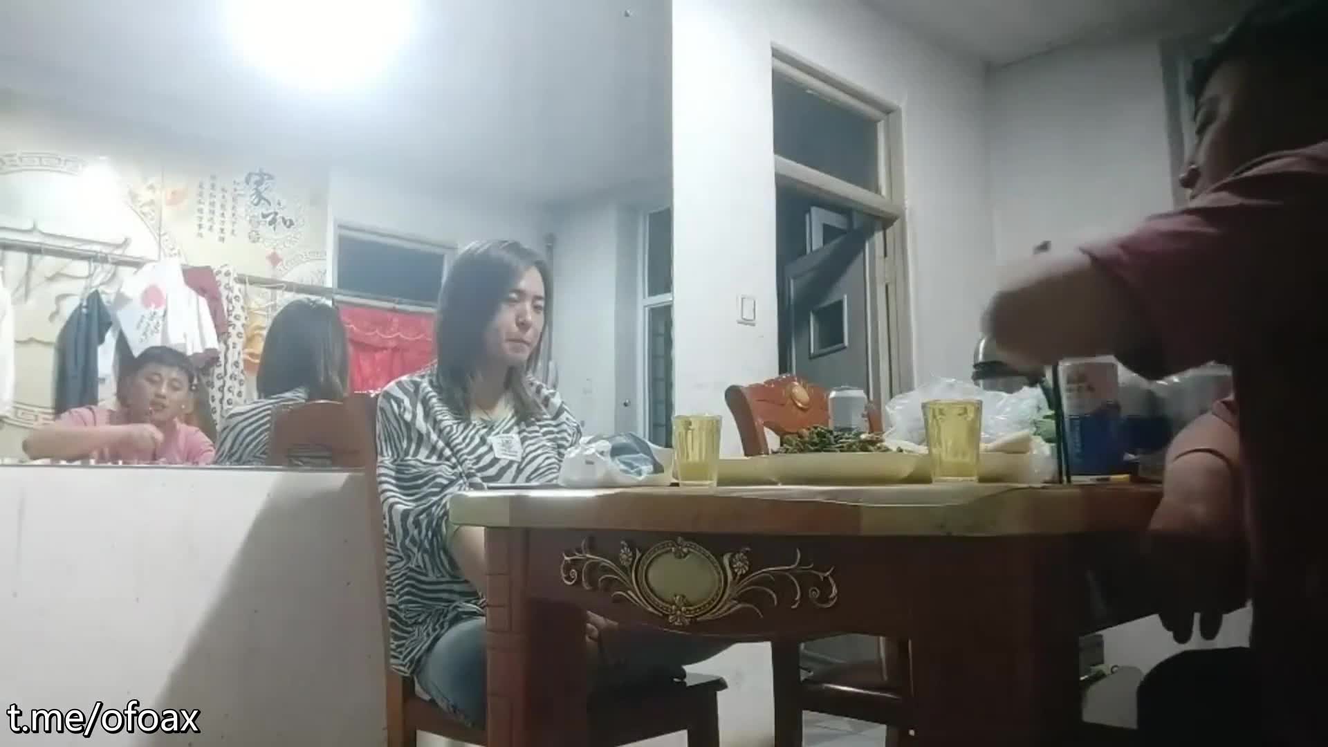 【探花精選】巨乳良家熟女 咋了別哭了 被你傷過 啊啊老公我全身一點勁都沒有 酒足飯飽穿上黑絲騷逼摳的淫水嘩嘩響受不了無套內射