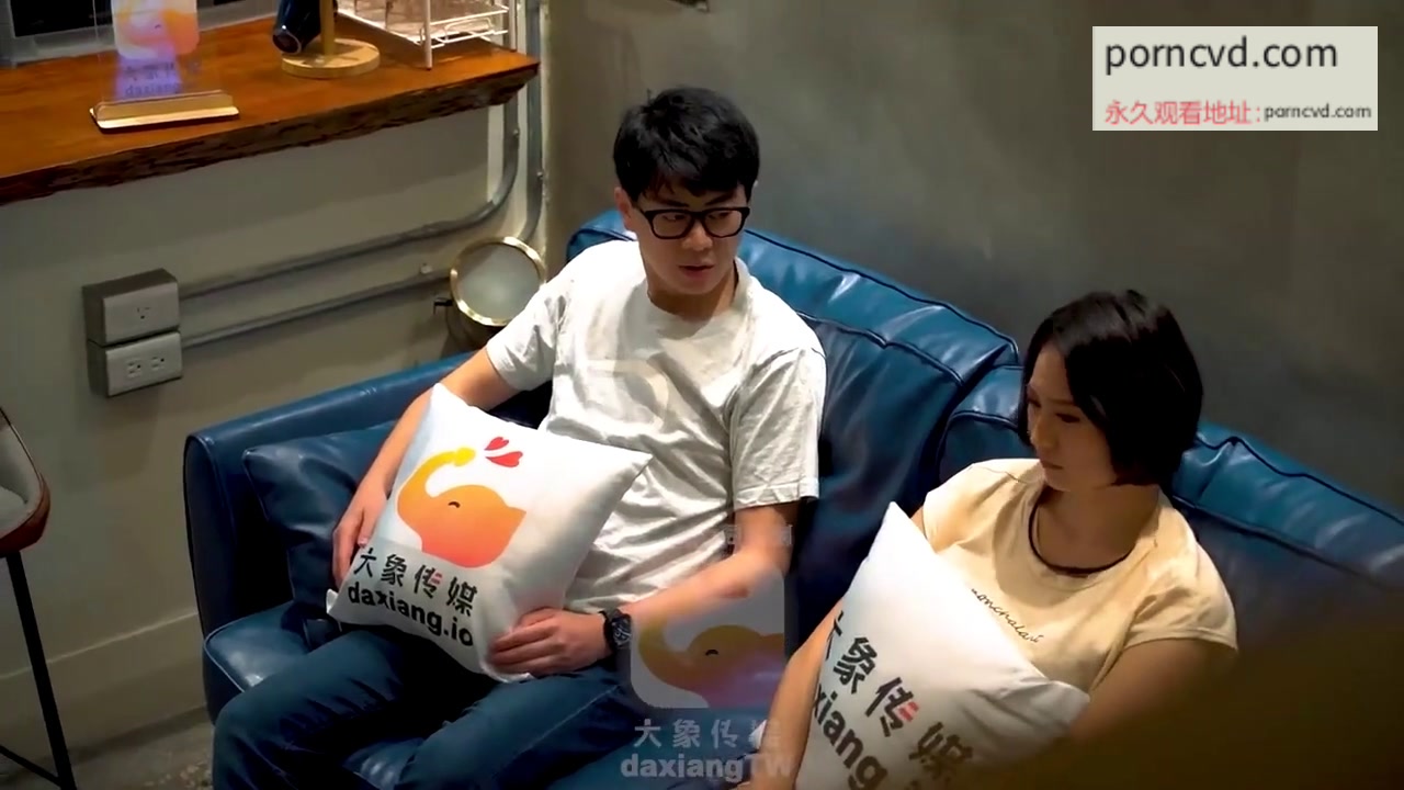 國產麻豆AV 青梅竹馬過年來訪影片