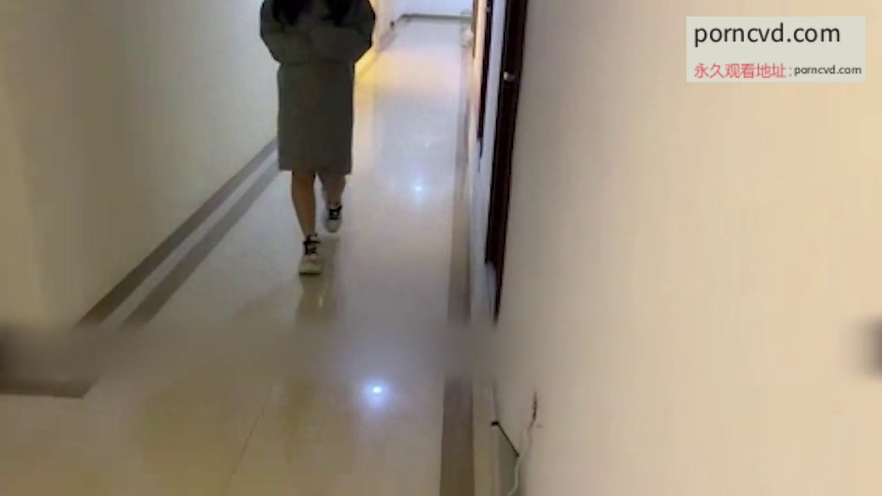 台灣人妻樓道偷情自拍流出