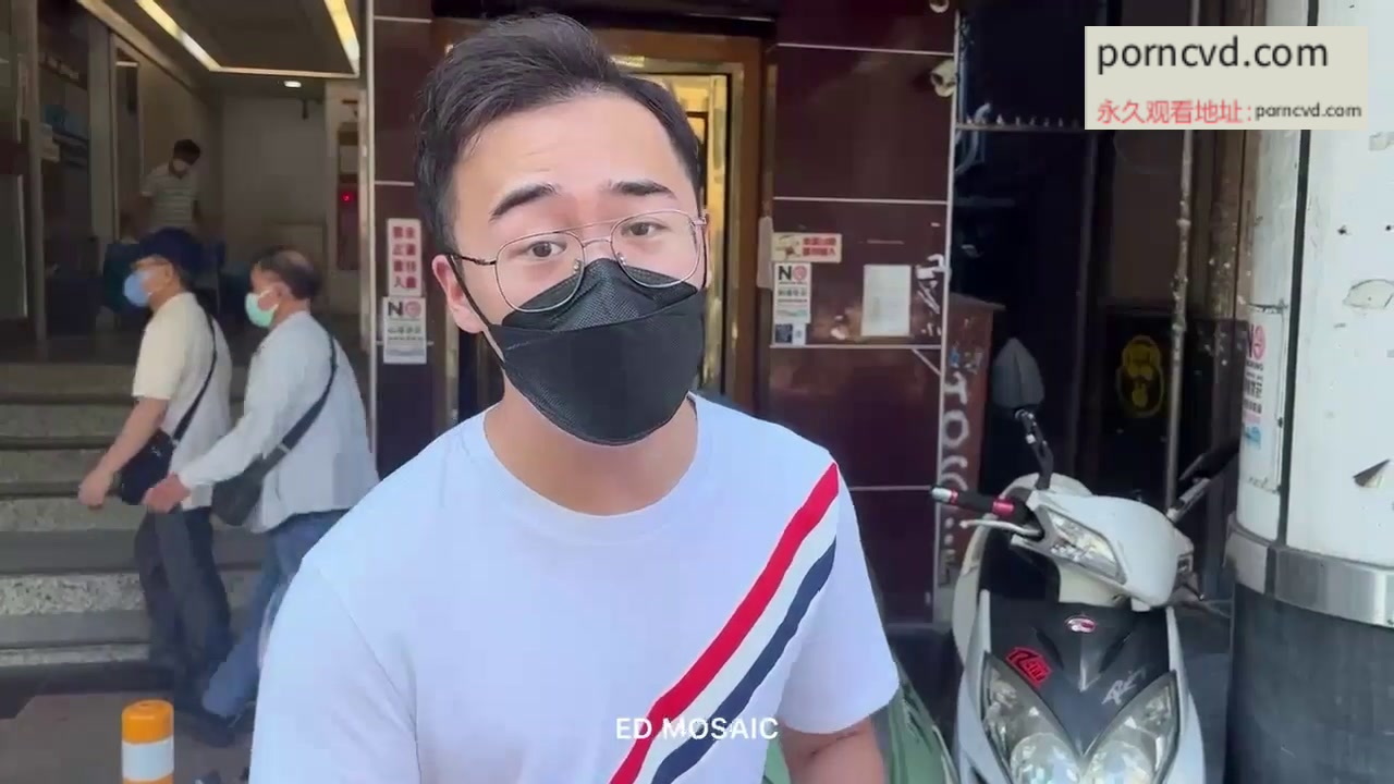 台灣av影片 ED Mosaic 邀請路上素人父女看A片結果兩人性欲高漲