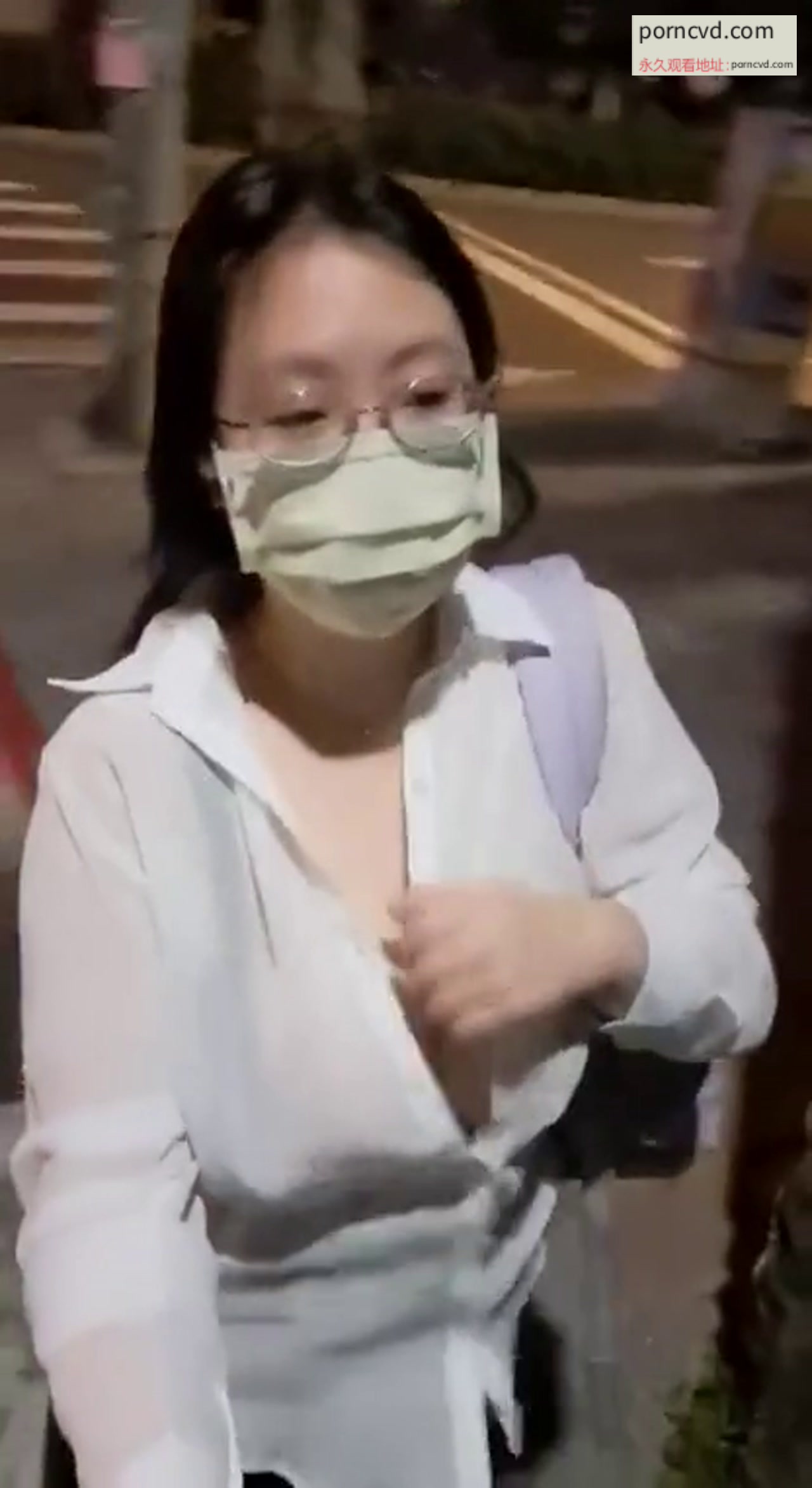 台灣本土自拍 TWZP 街頭露出的淫蕩母狗