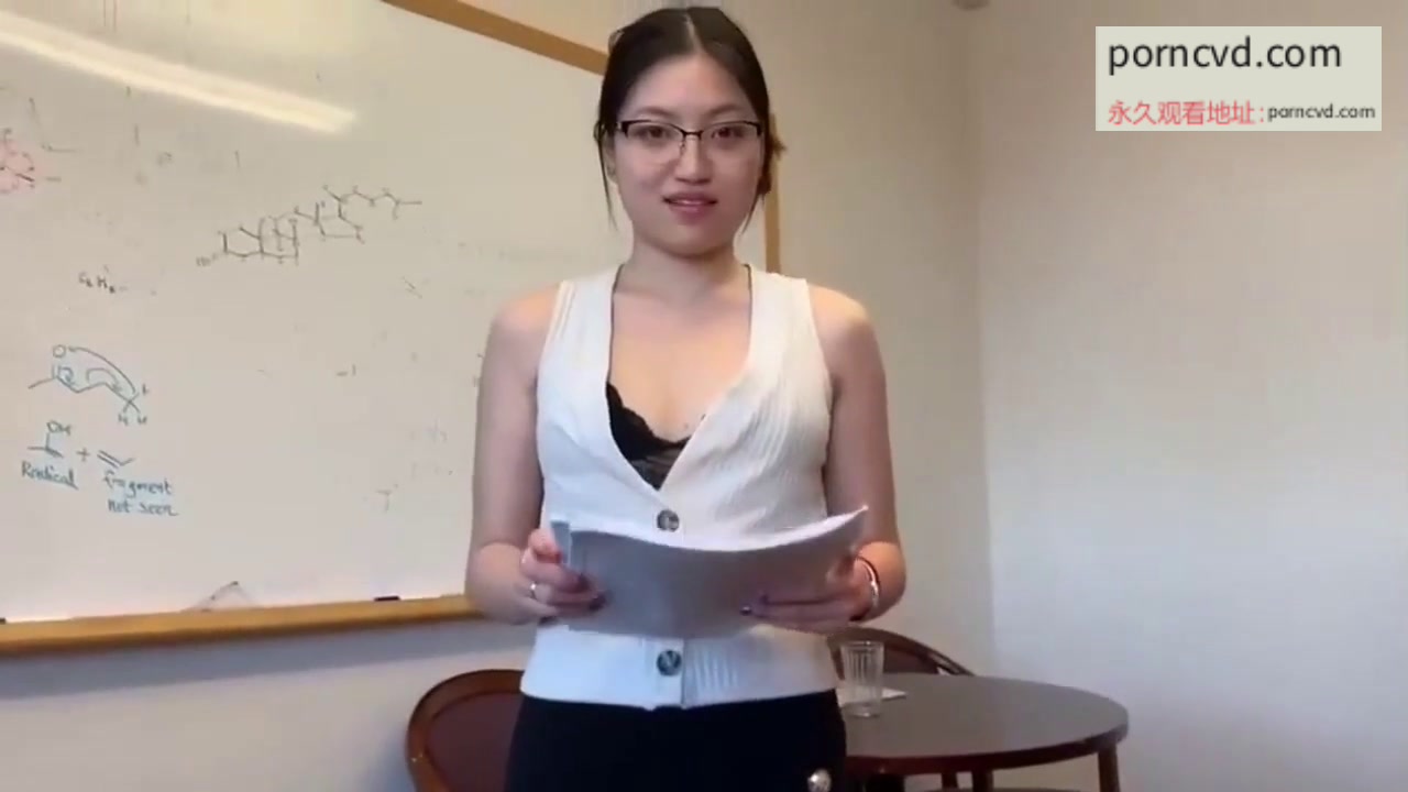 台灣本土自拍TWZP 乳環辣妹想要升遷主動獻身給主管無套幹