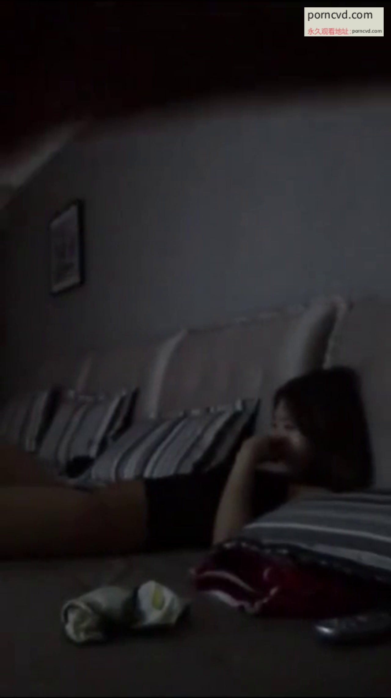 台灣情侶在家邊看電視邊愛愛自拍