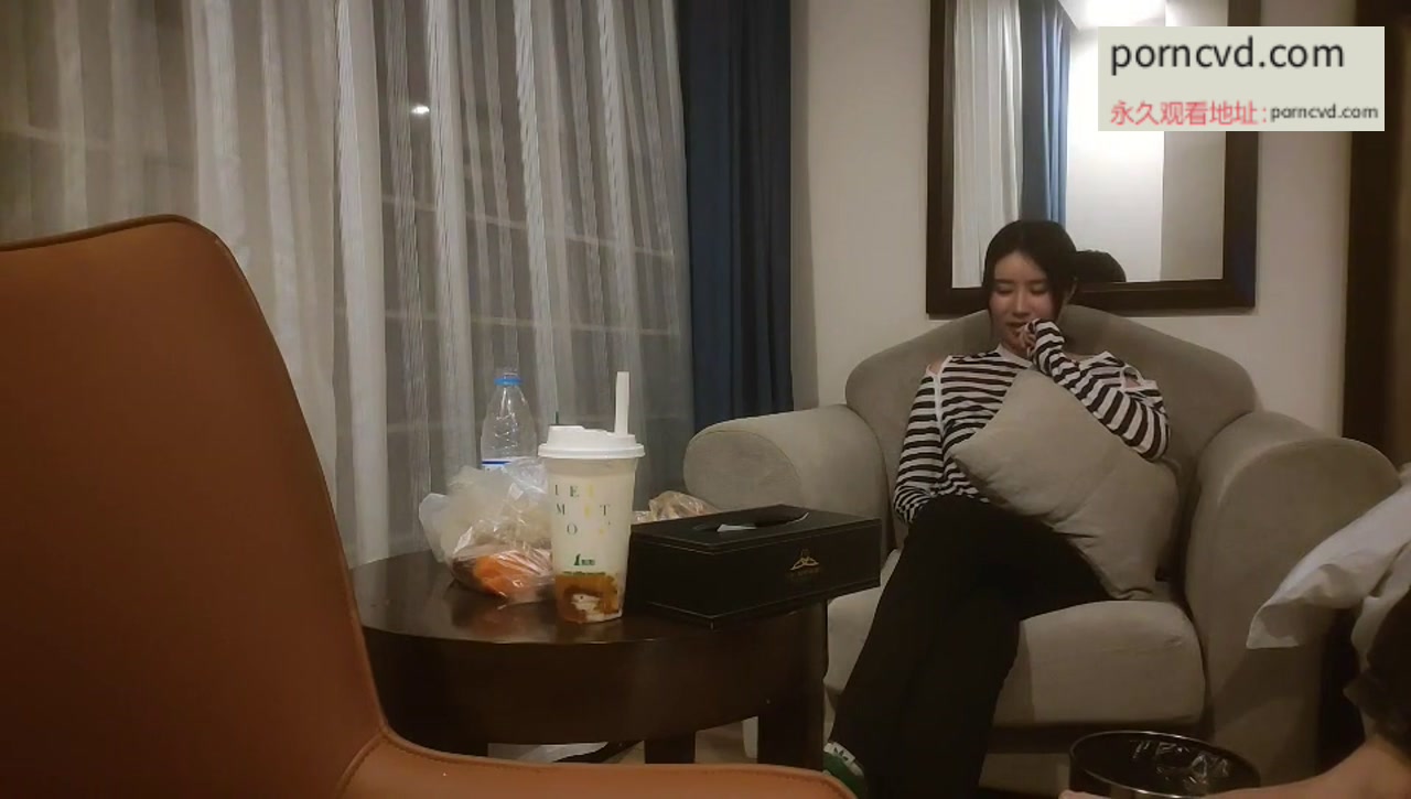 探花系列私拍：害羞妹子聊天影片合集