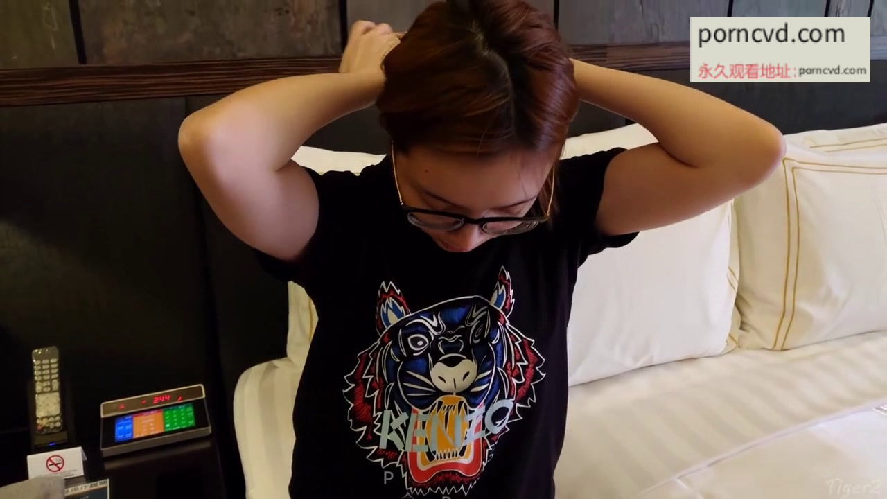 台灣本土自拍 胖Tiger 高素質高學歷眼鏡正妹 一鏡到底全程露臉精彩對話 身材一級棒肏翻她口爆