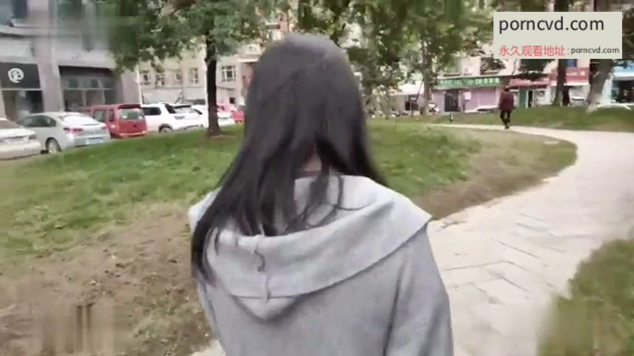國產av 綠帽老公心真大 偷情人妻和隔壁小區鄰居偷情 被老公差點堵家裡