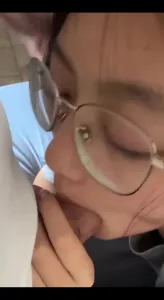 眼鏡妹口交完整版外流下載