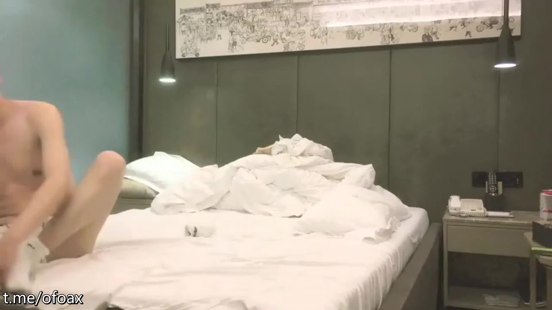 【探花精選】青春良家美眉 壞蛋我要回家 頭有點痛 啊真的很痛太大了 能不能快點 妹子喝了酒帶回房間強行脫褲子舔逼啪啪 射了一肚皮