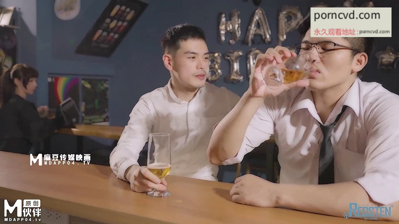 國產av 紅斯燈影像 巨乳服務生被醉客硬操 性愛酒吧的淫欲大解放 RS-013