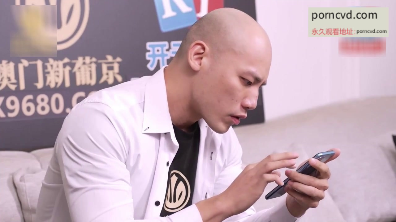 國產av 操爆我的淫蕩小野貓嫩妻 荒淫家庭縱慾職場 項子甯主演 中文字幕 MCY-0107