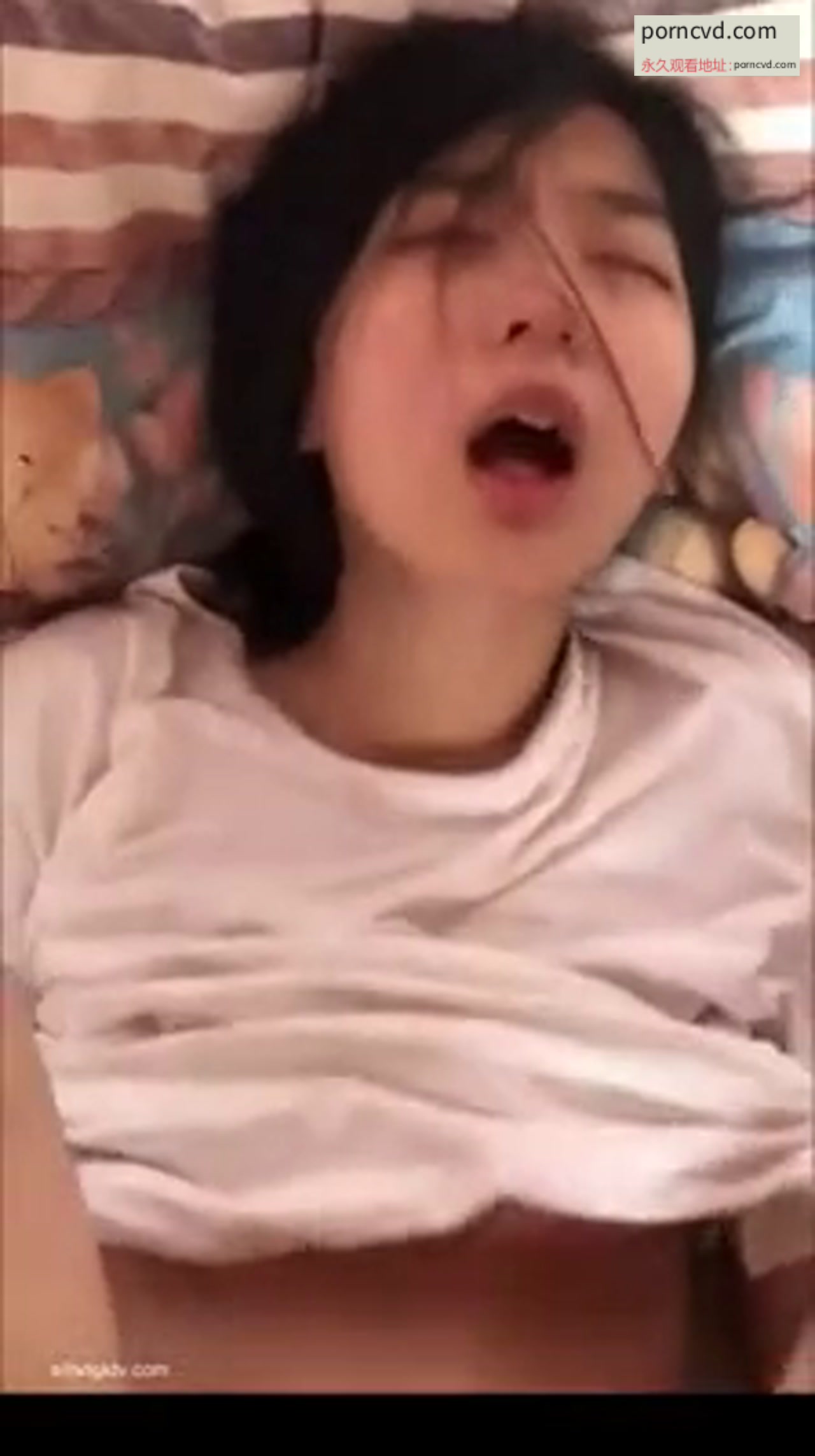 台灣情侶在家打砲 女生被幹到撇眼