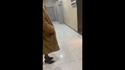 體制內老師樓道絲襪私拍影片