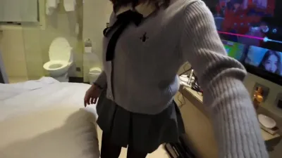 室友旁觀的三人情趣私拍片