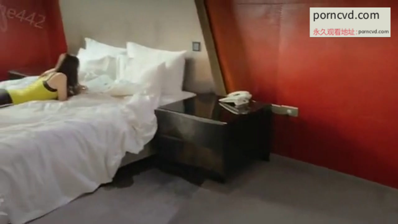 台灣 小惡魔系列 新來女室友的超短褲誘惑 被扒褲吞棒 硬著肉棒挺入