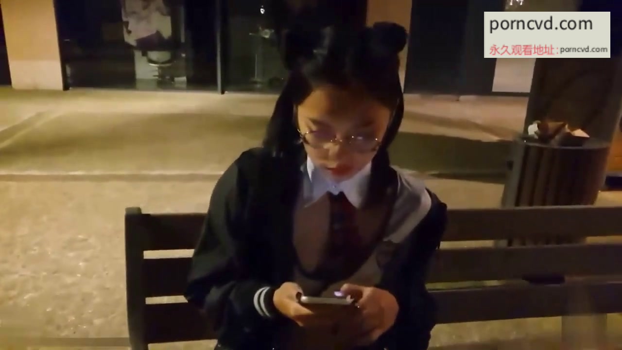 台灣騷女留學生劉玥放學車上挑逗爸爸派來接她的黑人保鏢 回到住所後生猛肉戰啪啪