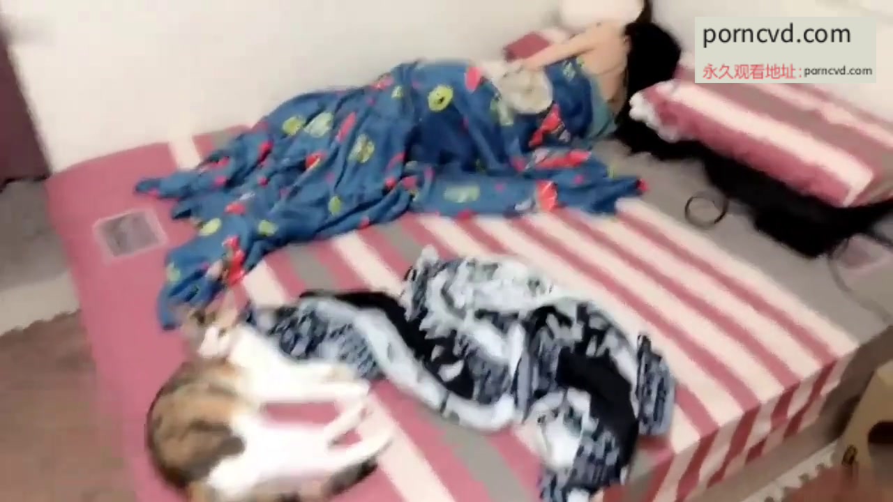 台灣姐妹男友來拿東西 睡覺的我被插醒還被內射了