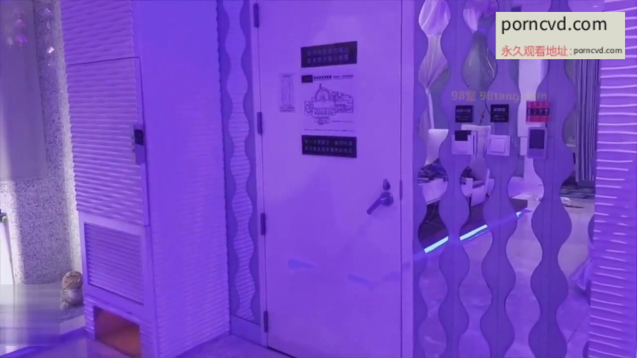 台灣淫蕩的東方美人 邪惡的想把老公公吃掉直接拖下褲子開始進行邪惡計劃 大尺度露臉露點戴套中出