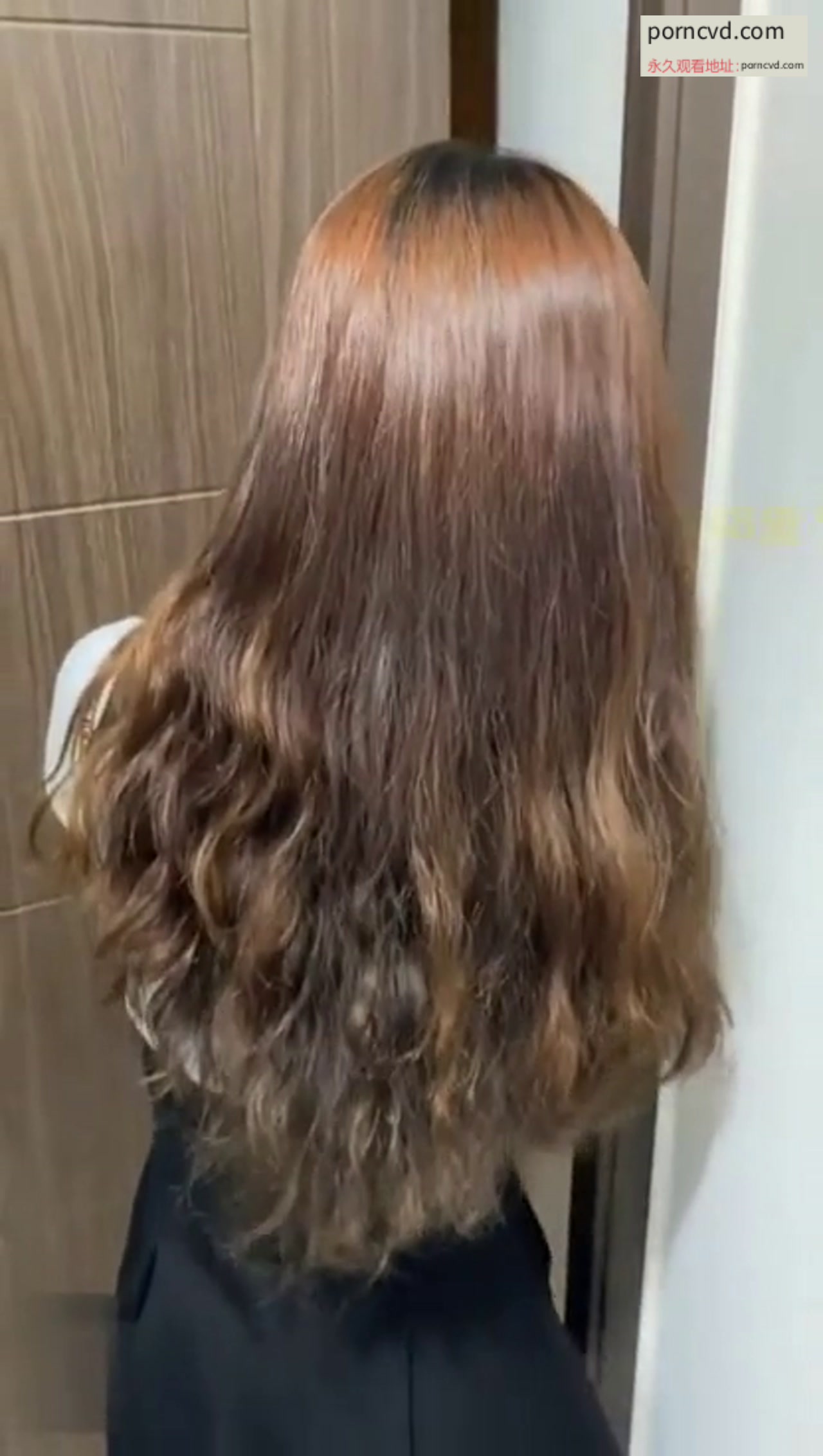 台灣表姊突襲誘惑表妹男友 酒後突襲熟睡的表妹男友不顧表妹在一旁熟睡 直接塞進嘴裡口交爽到直接中出內射了下次還要