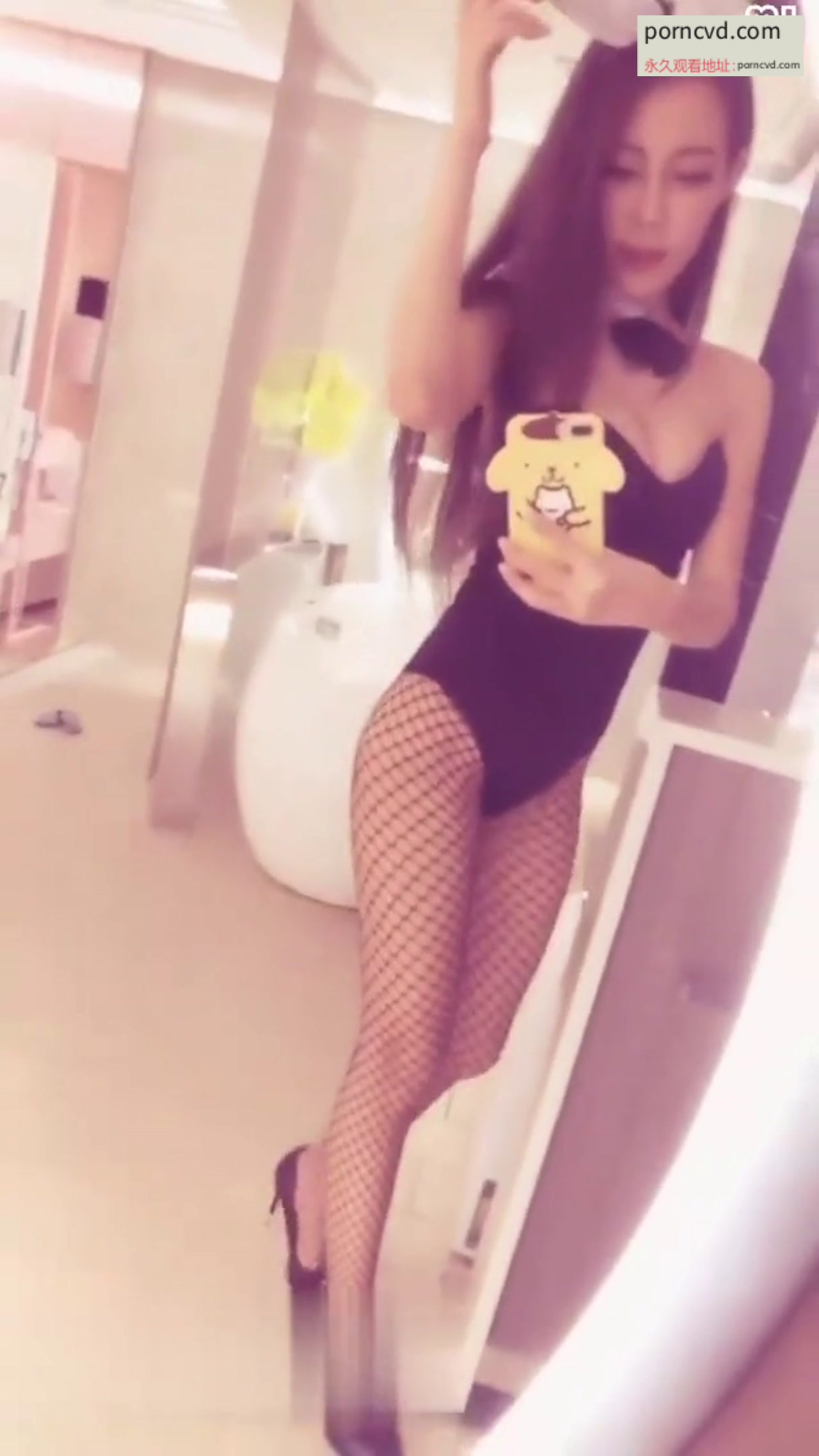台灣SWAG PRINCESSDOLLY無套中出特輯解鎖率最高兔女郎黑絲吊帶襪羞恥淫穴清洗