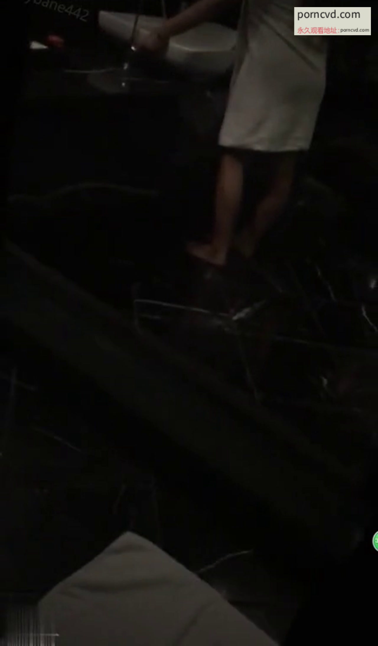 36D大奶台灣妹子饑渴自摸 後面忍不住被深入趴著幹