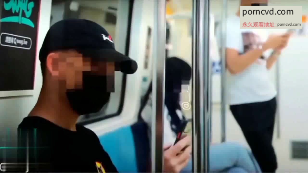 台灣自拍 台灣慾望號啪啪列車 無視旅客和男友車上全裸啪啪 無套爆操