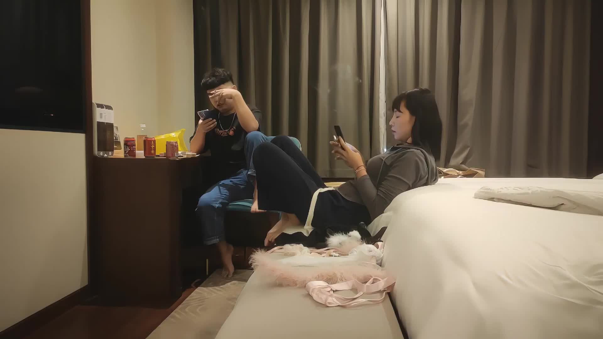 【探花精選】漂亮大奶少婦 做你的小兔兔僕人 啊舒服今天你好硬 身材苗條自備白絲情趣裝 吃雞舔菊花調情被小哥多姿勢猛懟嬌喘不停