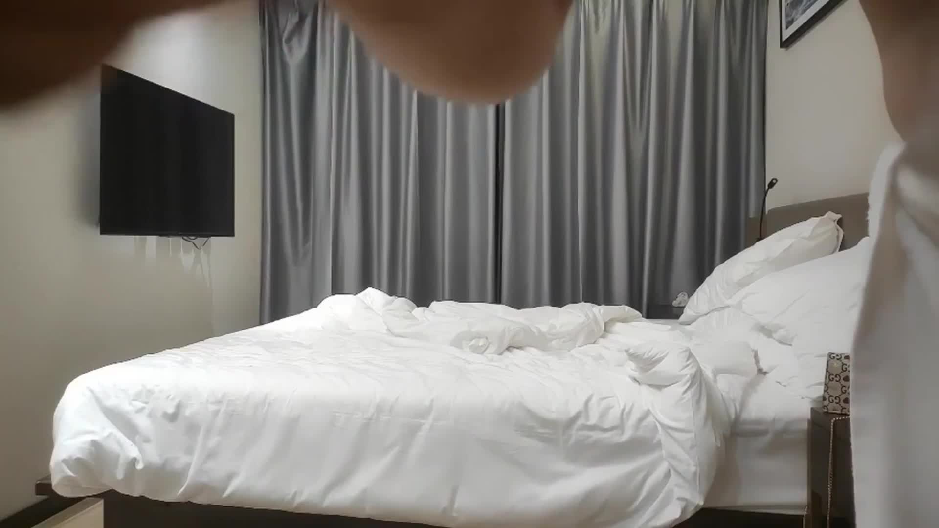 探花精選】漂亮良家美女 關燈有點緊張好尷尬不要看我 還有這種姿勢 不要停正爽著 性格開朗有點害羞被無套輸出危險期拔吊射了