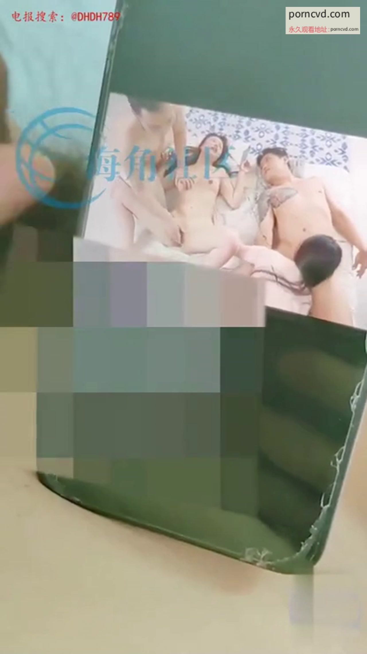 自拍外流 我在房間看黃片嫂子突然闖進來把我給幹了