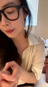 裸聊看著文靜實則超淫蕩的妹子