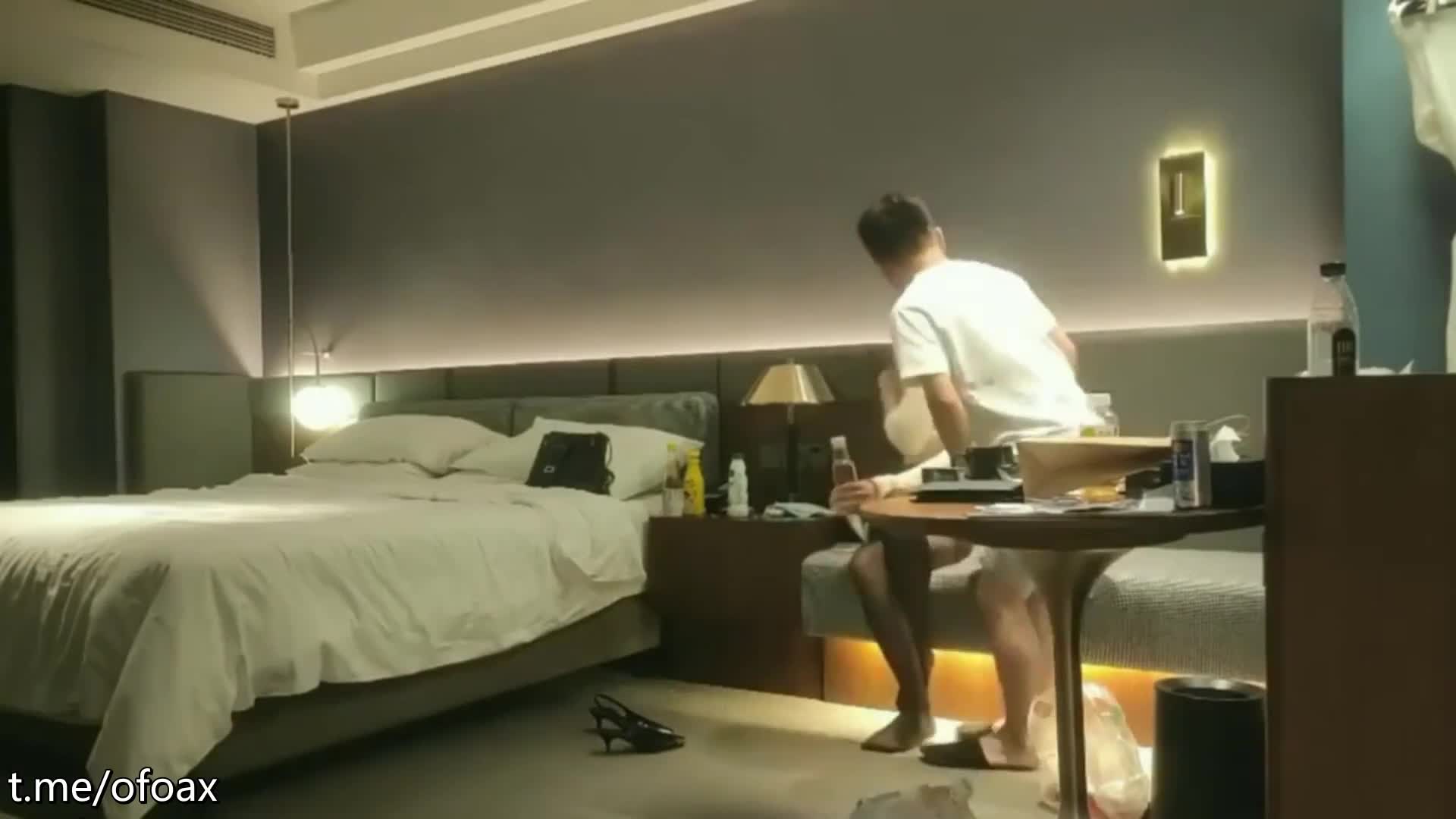 【探花精選】黑絲長腿美女吃雞啪啪 我的逼很肥會夾你雞雞 舔的我全身顫抖 你好猛怎麼不射 被小夥多姿勢操的爽叫不停
