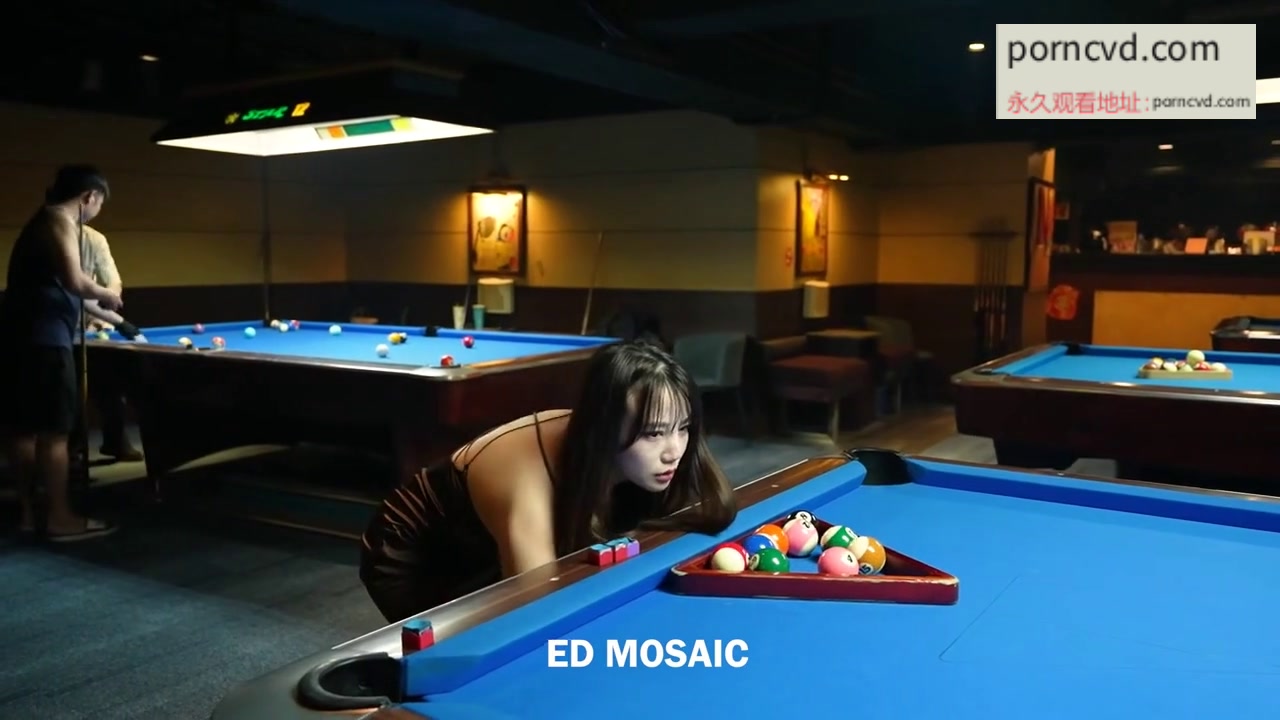 台灣a片外流 ED Mosaic 性感美女與多人相揪打撞球打到床上去 桌球女神的多P初體驗粉紅鮑小櫻桃