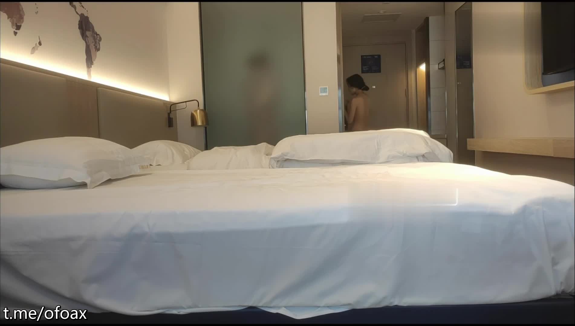 【阿剛探花】約到極品反差兼職空姐，高顏值黑絲美腿，御姐叫床蘿莉音，舔屁眼的時候還主動搖屁股1